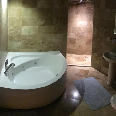 Мініготель Coco Cave